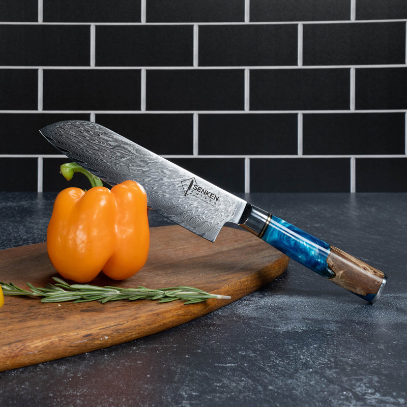 «Tsunami» Couteau japonais Santoku en acier Damas de 7 po avec poignée en bois de résine bleu