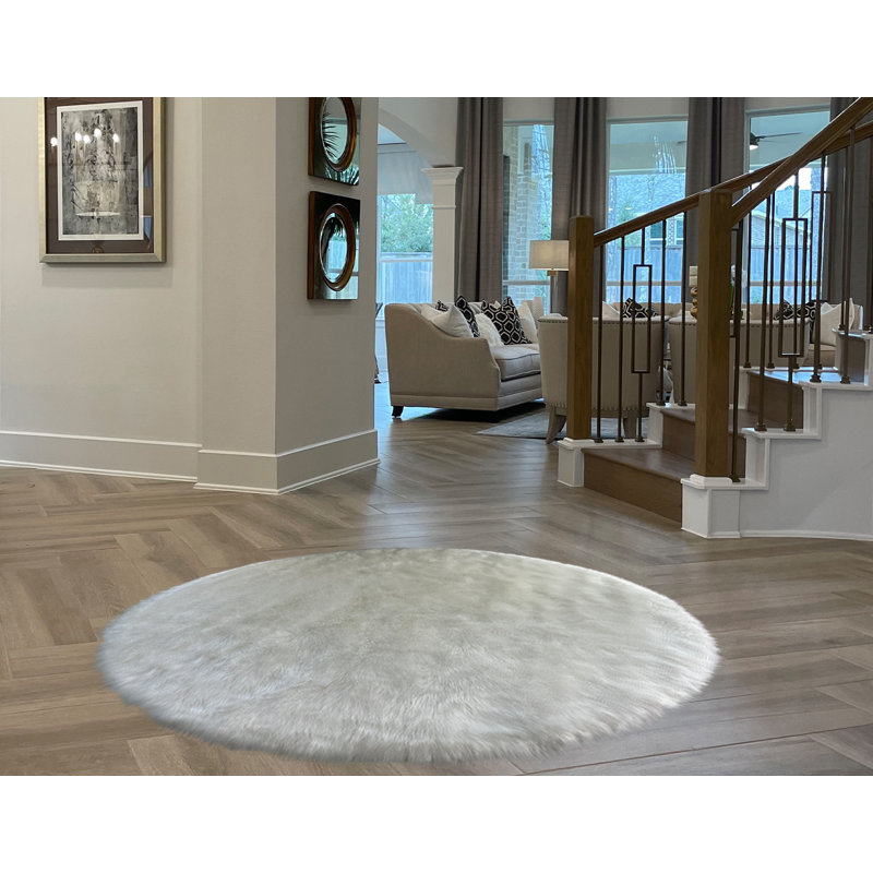 Mar Vista Faux Sheepskin Indoor Rug, Round 2'6"