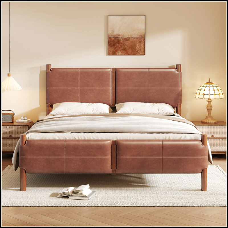 Lit luxueux avec tête de lit en cuir brun et structure en bois massif, parfait pour un sommeil élégant et confortable