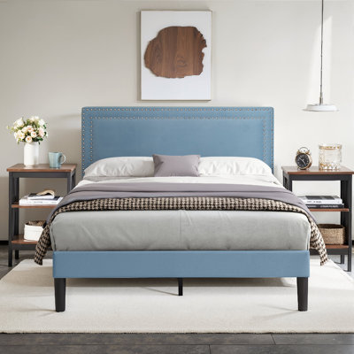 Grand lit tapissier avec 2 tables de chevet - Ensemble de chambre à coucher moderne