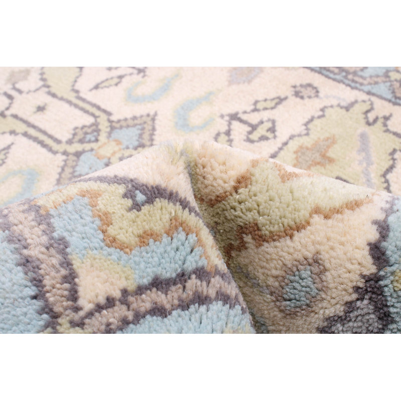 Tapis crème Royal Oushak 2 pi 7 po x 7 pi 10 po
