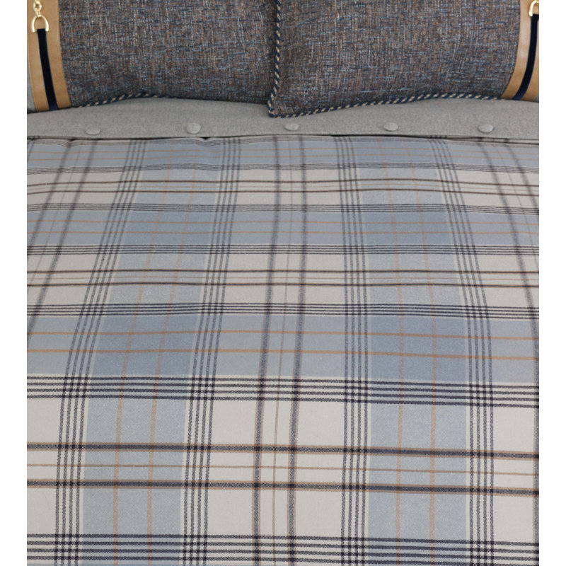 Arthur Comforter Set