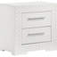 Contemporain 4 grands lits avec commode blanche doublée de feutre brillant, losange et rangement organisé