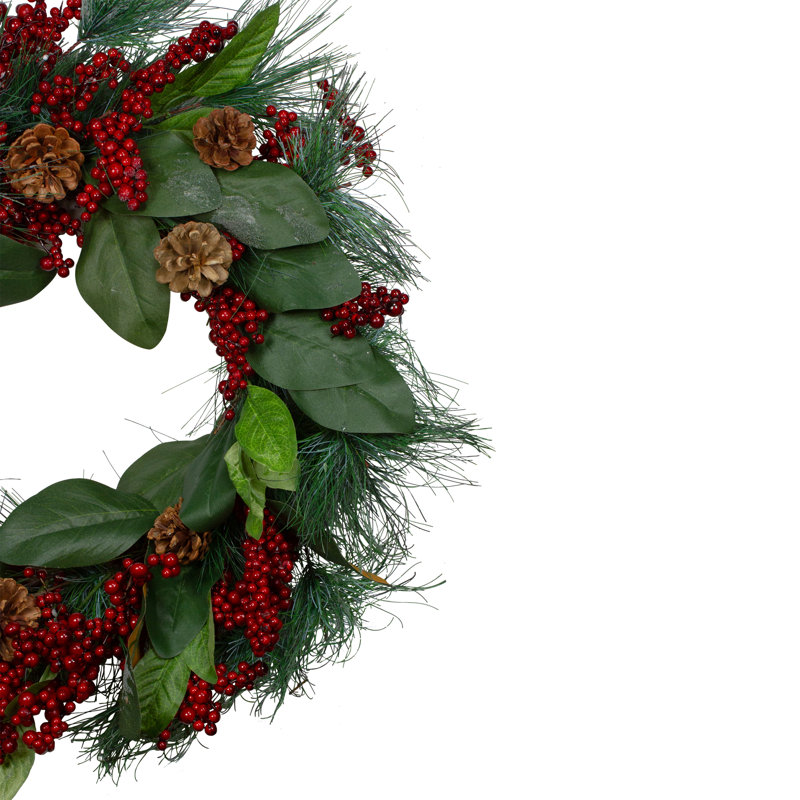 Couronne de Noël artificielle à feuilles, baies et aiguilles de pin - 24 pouces non éclairée