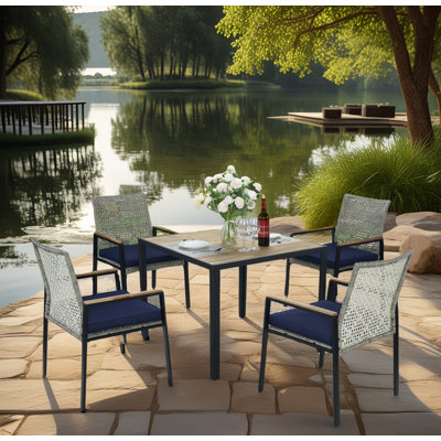 Ensemble de table de salle à manger 5 pièces pour patio, plateau en bois d'acacia avec trou pour parasol, chaises en rotin