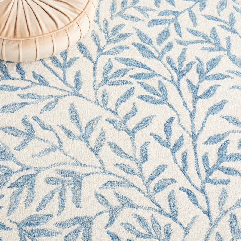 Iqarar Hand Tufted Wool/Cotton Floral Rug in Blue/Ivory, Rectangle 5' x 8'
