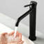 Robinet de lavabo de salle de bain en laiton sculpté-128221793