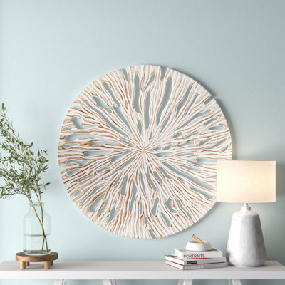 Décoration murale en bois beige sculpté à la main