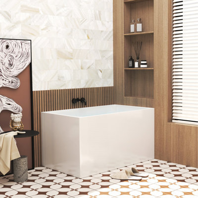 Baignoire autoportante de 47 po en acrylique avec siège: forme rectangulaire spacieuse, finition blanc brillant, trop-plein chromé et bonde escamotable certifiée CUPC