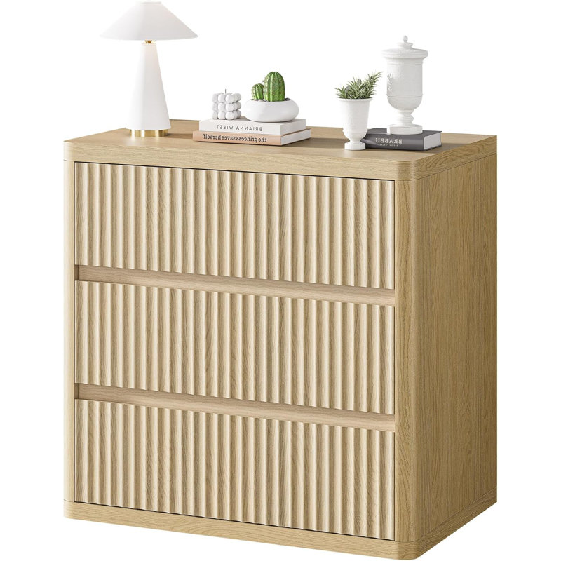 Table de chevet cannelée moderne, table de chevet en bois de 25 po de largeur avec 3 tiroirs, chêne courbé sans poignée