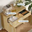 Buffet cannelé avec rangement spacieux, buffet moderne avec tablette réglable et tiroir pratique, fabrication en bois de chêne naturel, armoire de rangement polyvalente pour salle à manger