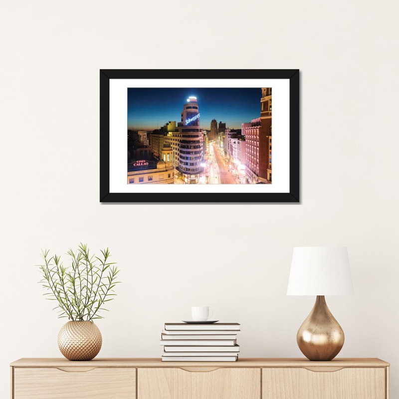 «Gran Via At Night, Madrid, Espagne» par Matteo Colombo, impression sur toile, H 16 po x l 24 po x P 1 po, Blanc