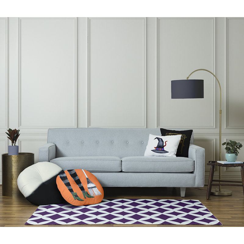 Coussin 276_Broom Lady, 30 po x 30 po