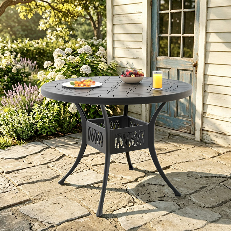 Ensemble de salle à manger d'extérieur rond 5 pièces de 122 cm (48,03 po) avec trou pour parasol, 4 chaises empilables avec coussins rouges