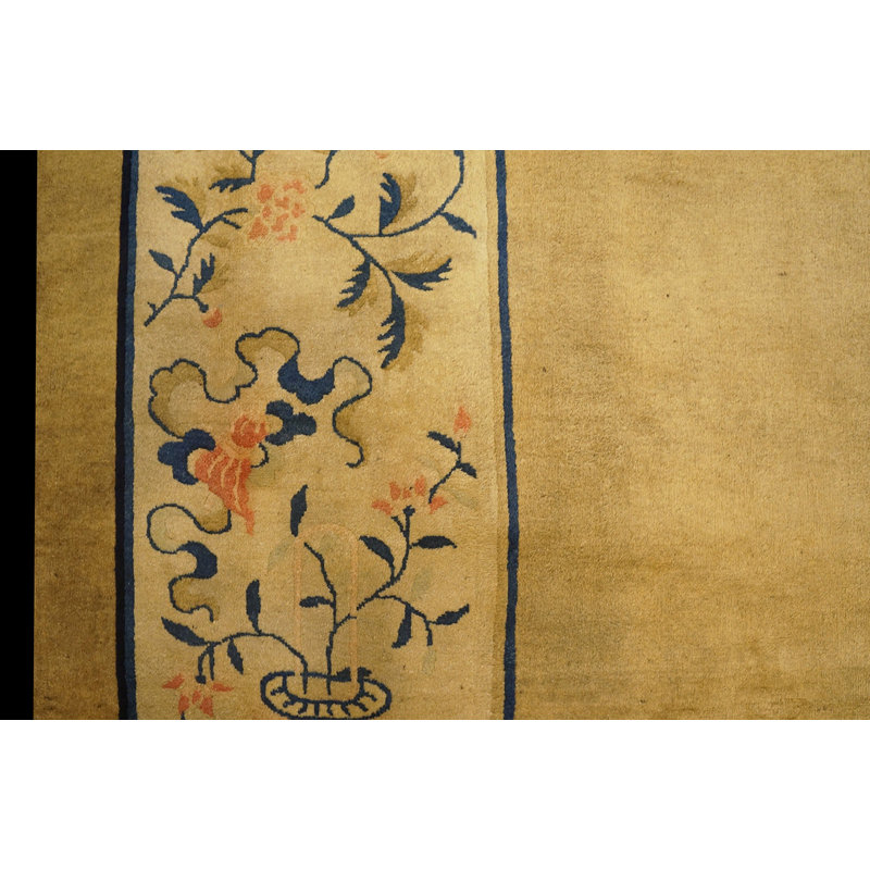 Tapis antique antique chinois à motif floral médaillon ivoire des années 1890