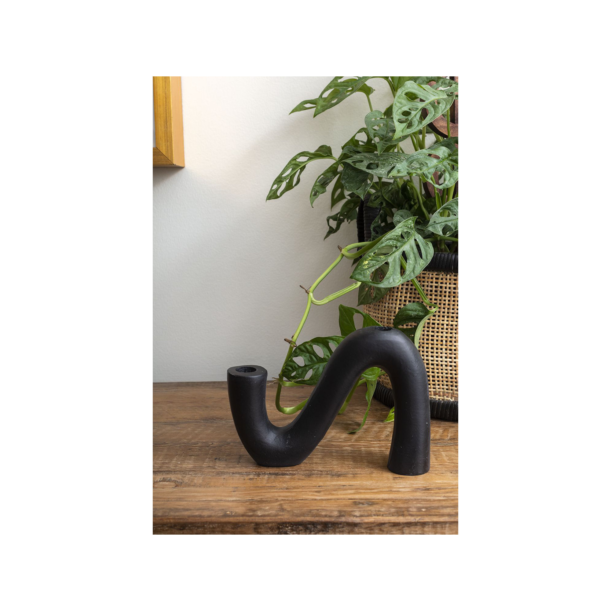 Arash Candle Holder