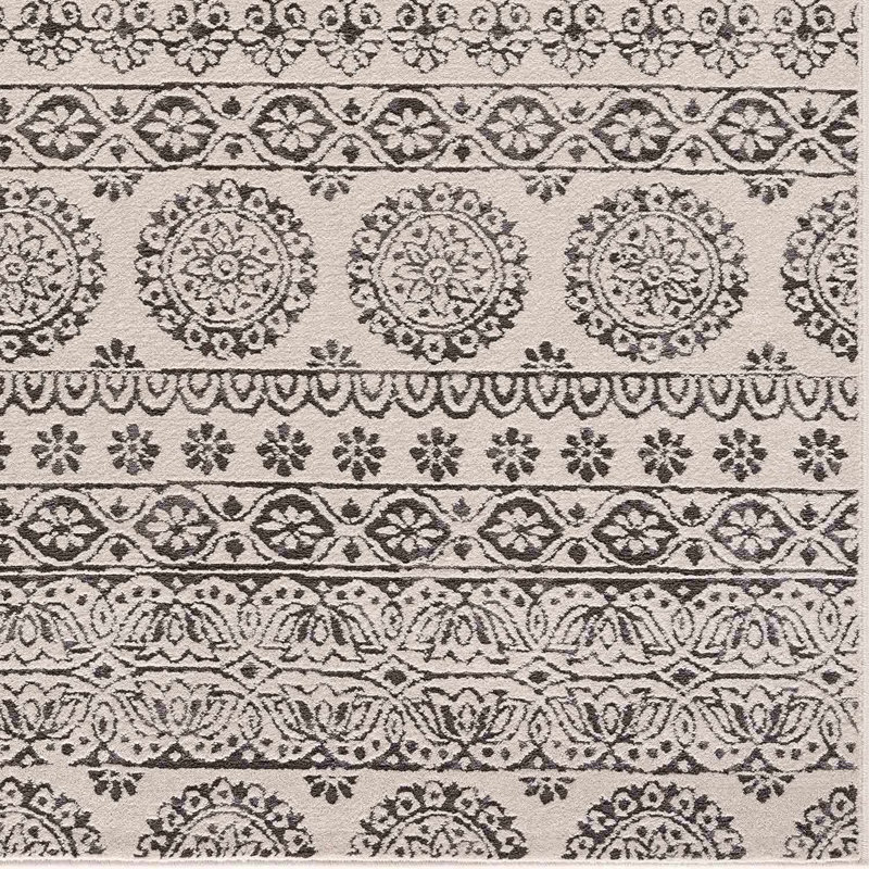Batty Floral Indoor Rug, Round 6'7"