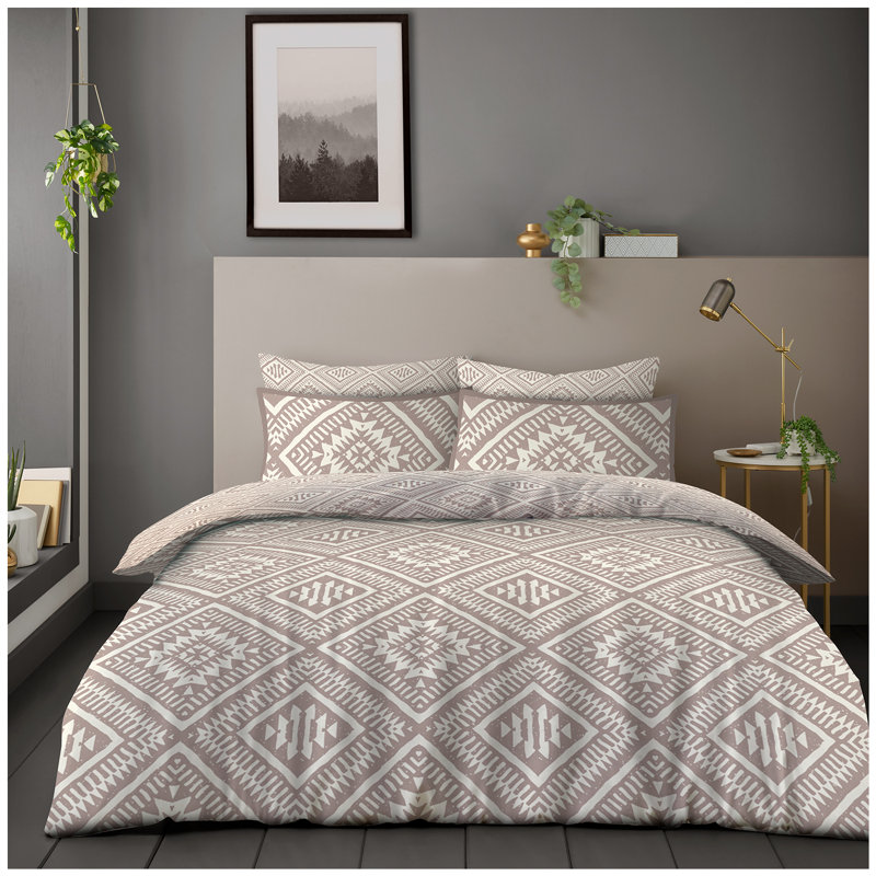 Stylish Geometric Duvet Cover Set with Matching Pillowcases - Polycotton Bedding Set - Available in Single Double King