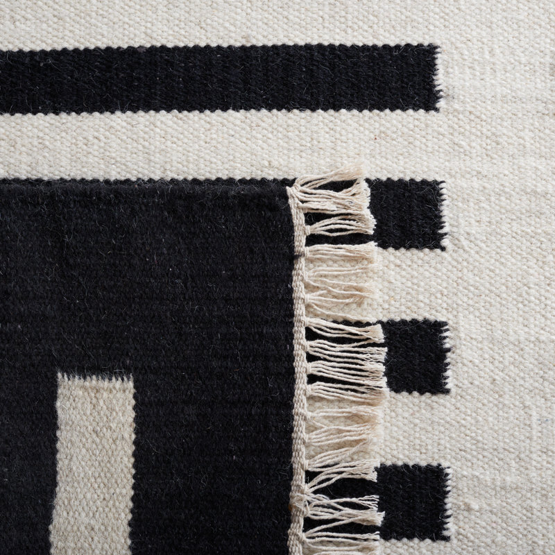 Delia Ivory/Black Area Rug, Tapis de couloir 2 pi 3 po x 8 pi