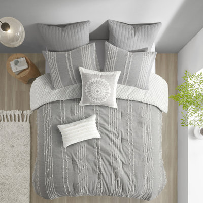 Literie en coton gris double / grand. Tissu 100% avec rayures verticales. Motif sur l'envers gris. 2 taies décoratives assorties. Lavable à la machine. . Barre de luxe cachée.