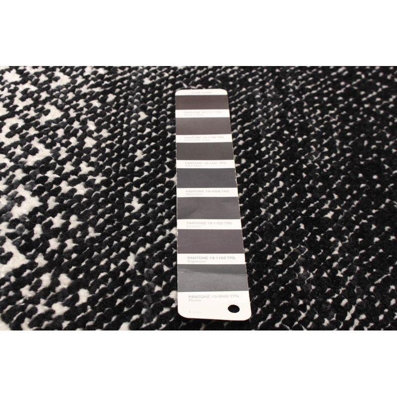 Tapis noir en soie 6 pi 0 po x 8 pi 8 po