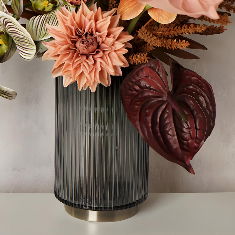 Ornements de fleurs simulées