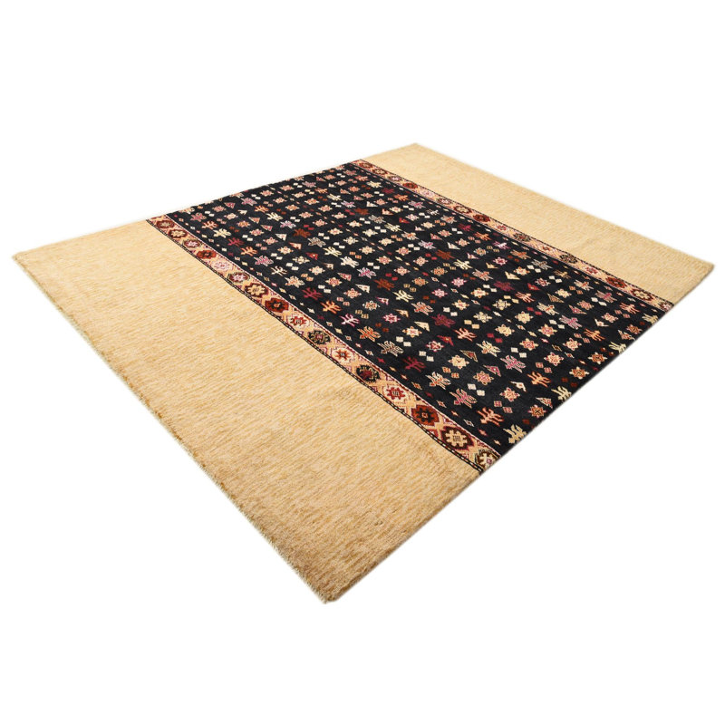 Tapis noir Iniguez