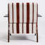 Fauteuil moderne avec accoudoirs élargis et structure en bois massif-131603244
