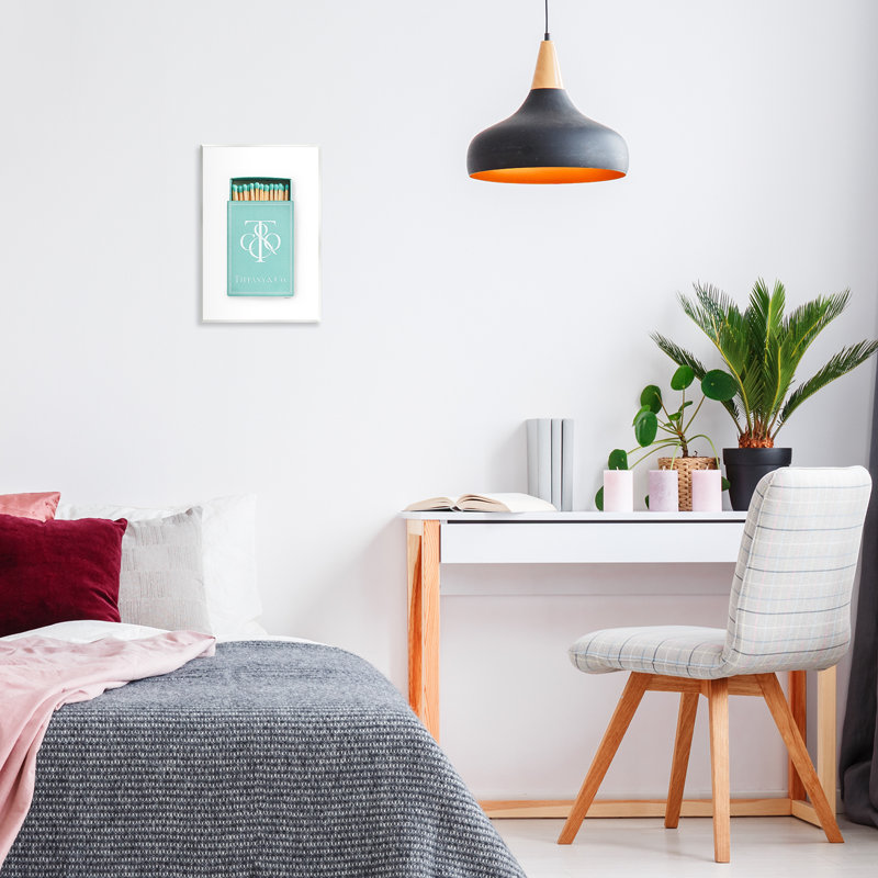 «Iconic Blue Fashion Matchs Wall Art» par Amanda Greenwood, H 15 po x l 10 po