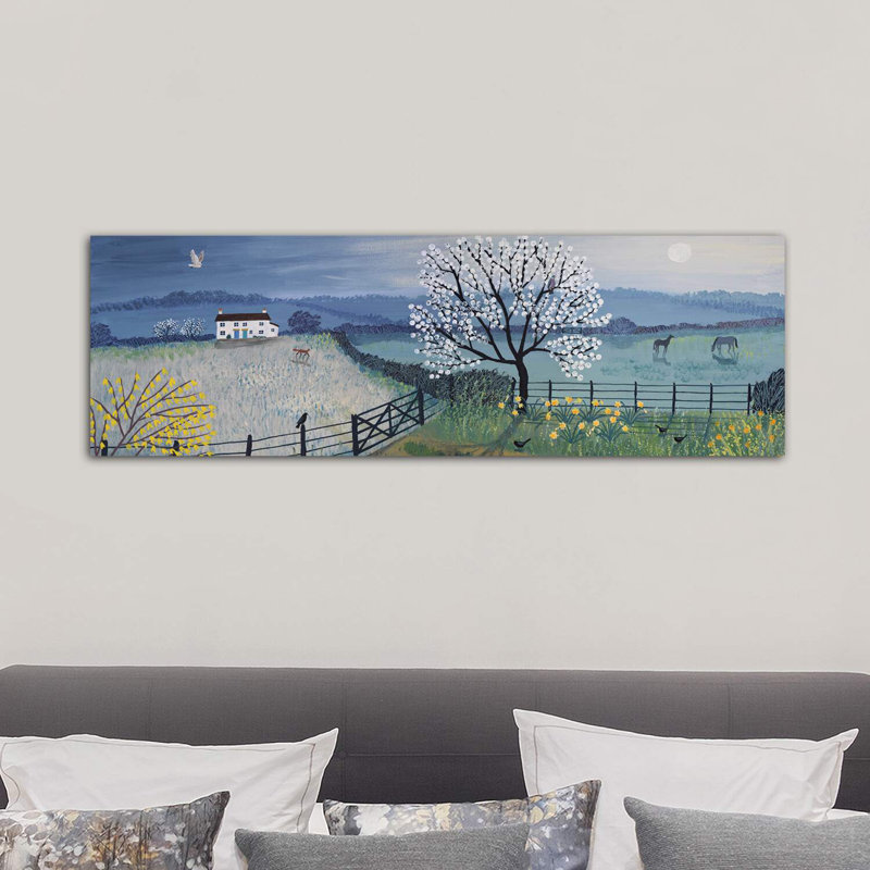 «Spring Moon» par Lori Earley - reproduction de photo, H 16 po x l 48 po x 1,5 po, Toile tendue