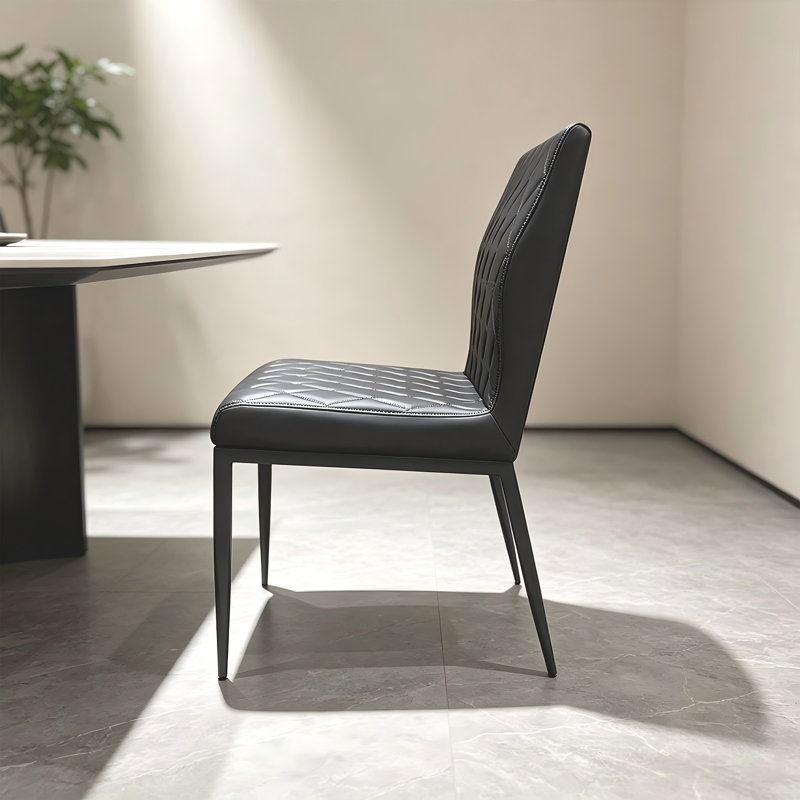 Chaise de salle à manger moderne et minimaliste en similicuir gris avec pattes en métal