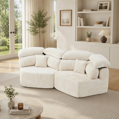 Fauteuil lounge moderne crème 135 cm, canapé modulaire avec coussin enveloppant, ambiance détente et confort, design pentagonal pour de multiples usages