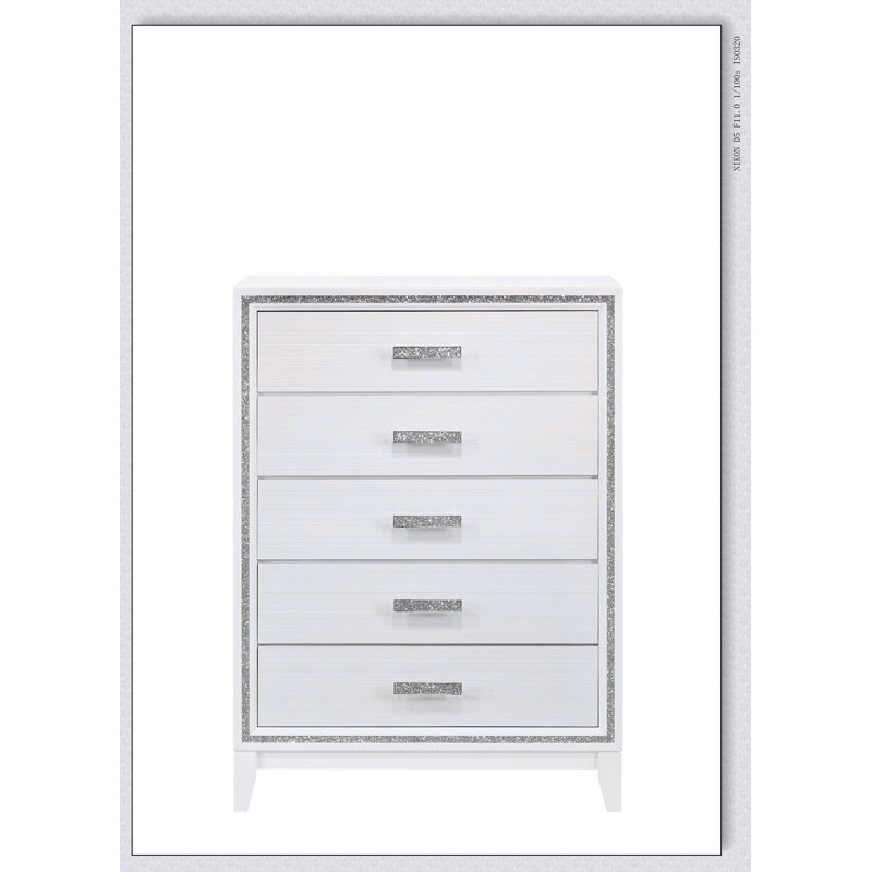 Commode blanche Haiden avec cinq tiroirs spacieux et des joints à queue d'aronde anglaise durables, parfaits pour le rangement moderne