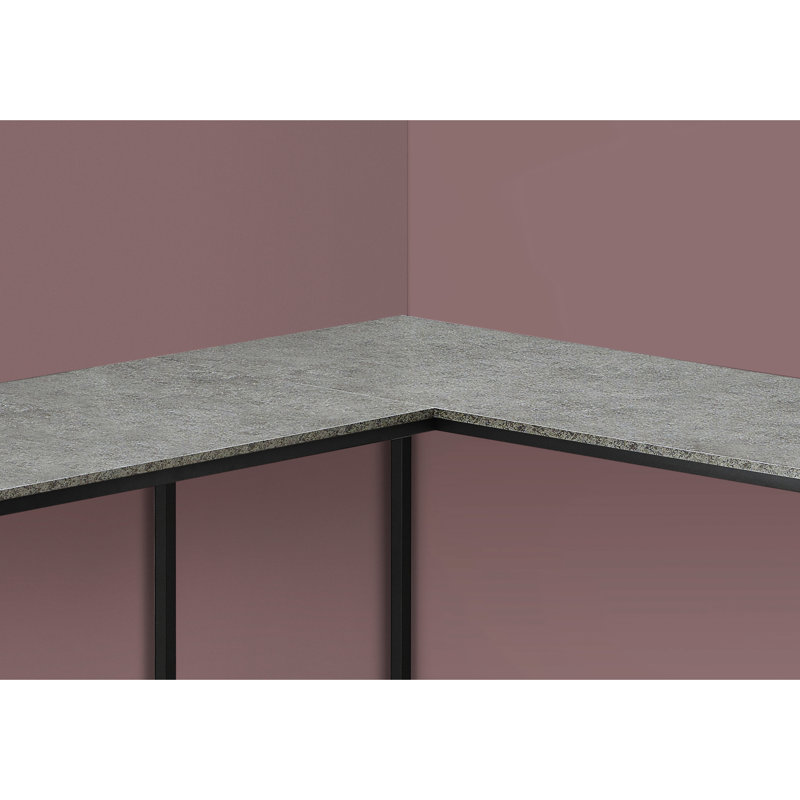 Bureau de coin en L de 147 cm (58 po) pour la maison, plateau en stratifié gris, structure en métal noir, poste de travail informatique moderne.
