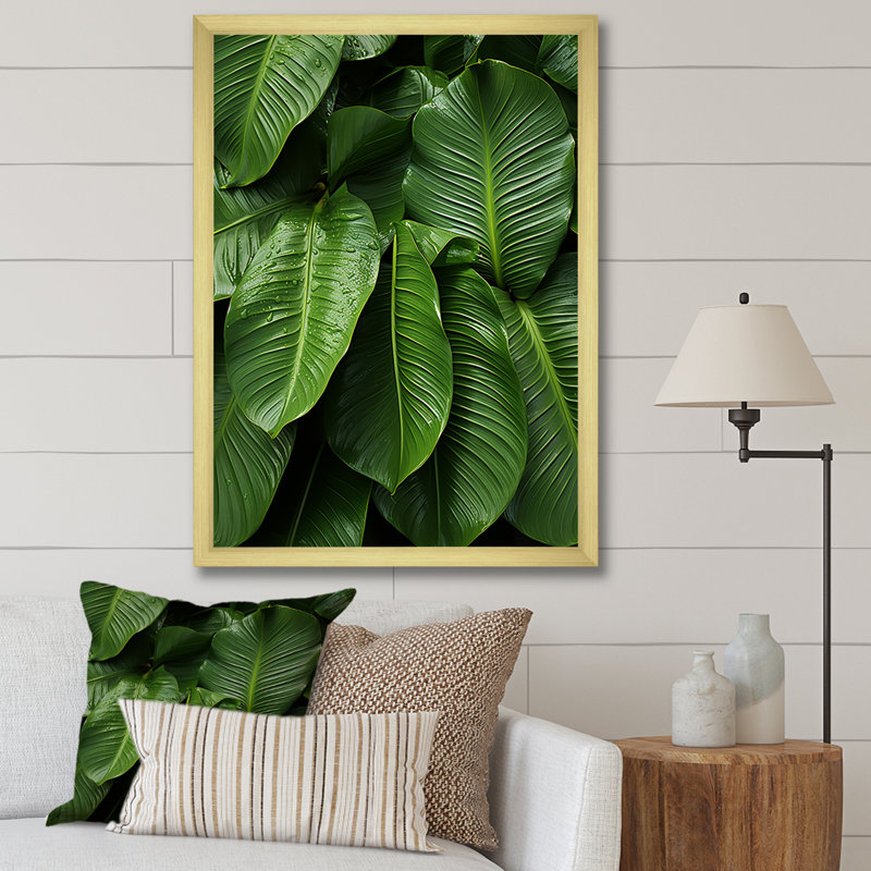 Emerald Exotic Embrace Palmscape sur toile, Encadrement doré, H 40 po x l 30 po x P 1,5 po