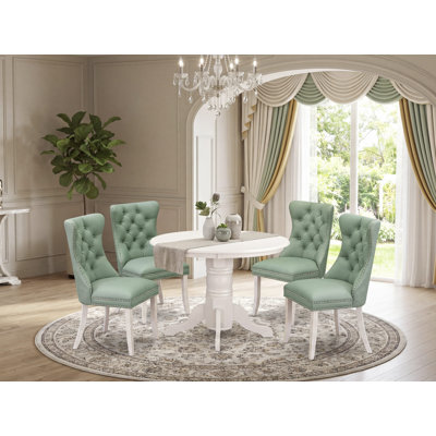 L'ensemble de cuisine 5 pièces comprend une table ronde avec piédestal et 4 chaises rembourrées Parson