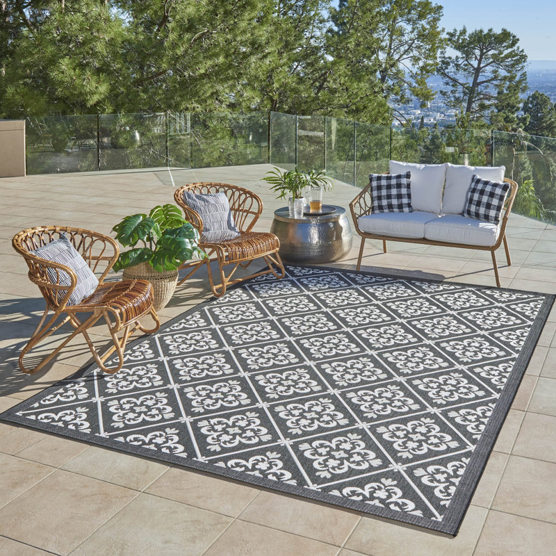 Tapis d'intérieur / extérieur en polypropylène tissé à plat à motif floral noir / blanc Solterra Greti