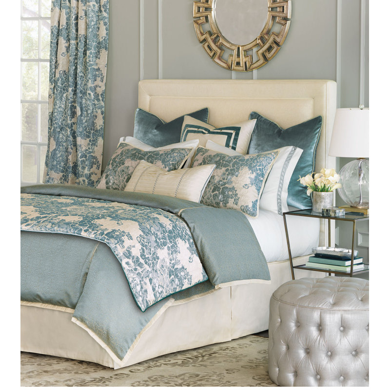 Alaia Abstract Bed Runner, Twin