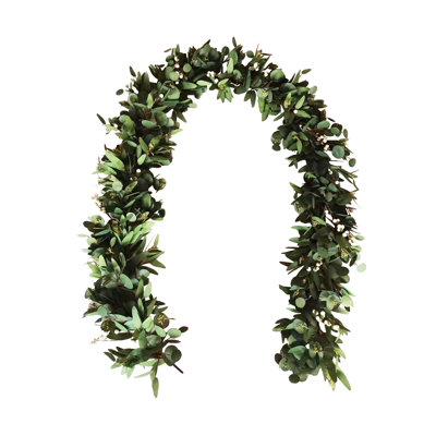 DELUXE EUCALYPTUS AND BERRY GARLAND