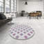 Tapis rose à motif géométrique Sanderlin-72925393