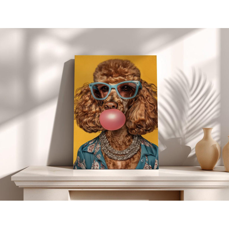 Hipster caniche avec toile gomme à bulles, art mural chien amusant, portrait animalier excentrique avec verres bleus pour un décor éclectique et maximaliste