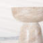 Table de bout en faux marbre, utilisée dans les salons et les chambres