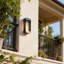 Lampe murale d'extérieur en métal avec DEL à énergie solaire avec crépuscule à l'aube-687225558-685127870