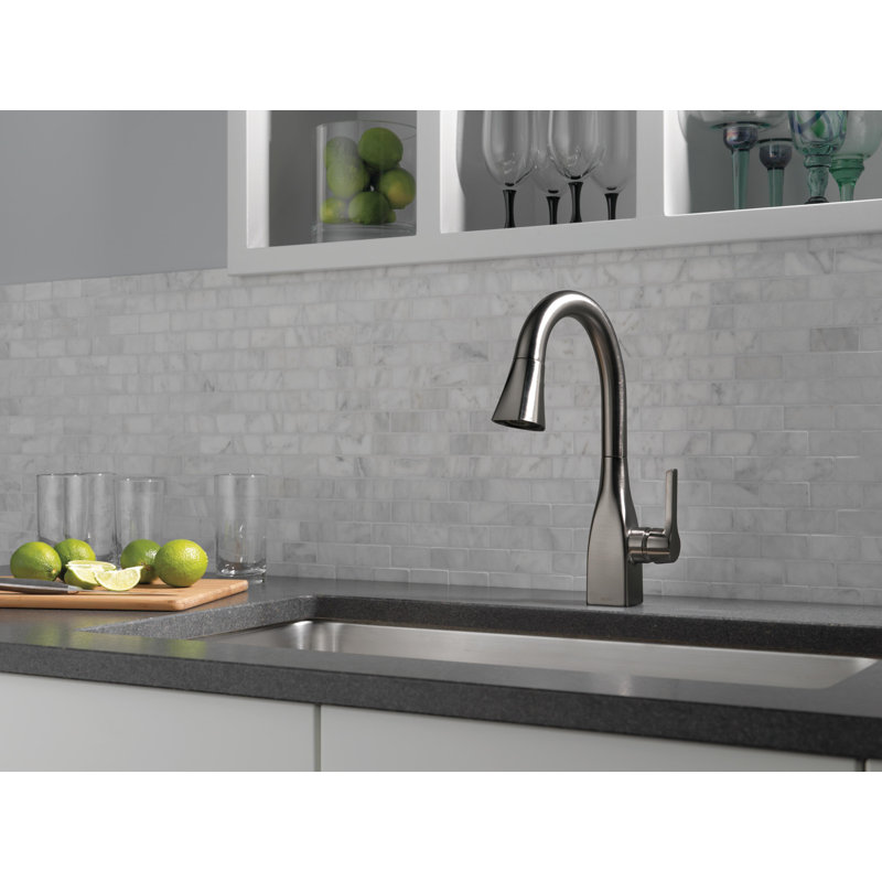 Mateo Pull Down Single Handle Kitchen Faucet with MagnaTite® Docking and Diamond Seal Technology, Black Stainless