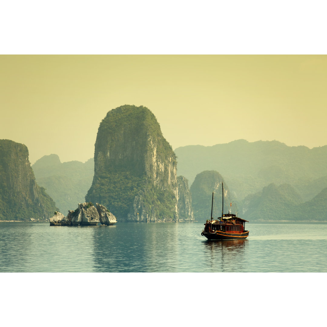 Halong Bay Tour von GA161076 - Druck ohne Rahmen auf Leinwand