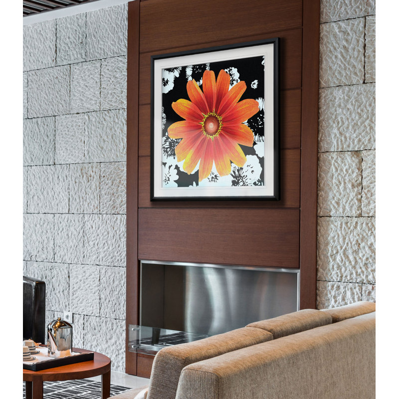 «Black and Bloom II», reproduction de peinture à l'huile, H 23 po x l 23 po x P 1,5 po, Cadre noir