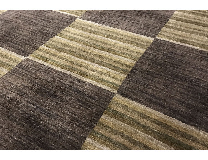 Tapis brun noué à la main de haute qualité