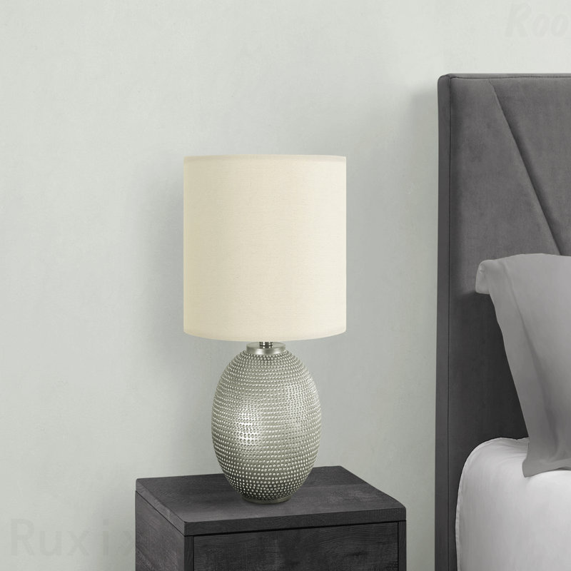 Lampe de table - H 19 po, matériau en résine grise, abat-jour ivoire et crème