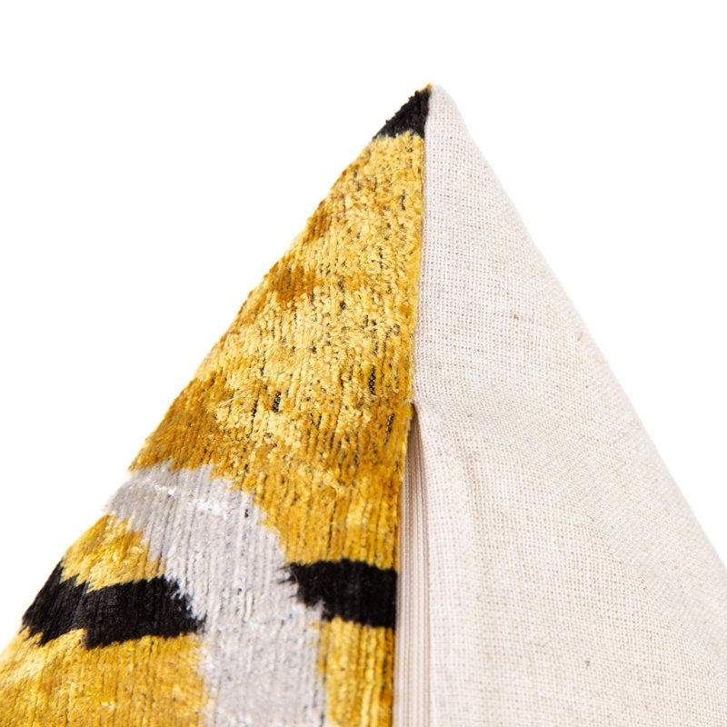 Coussin décoratif en velours fait à la main - 20 po x 20 po, teint naturellement végétal, avec duvet de plumes de qualité supérieure - or, noir et blanc, maillon de chaîne, décoration luxueuse