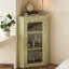 Blanc massif + bois manufacturé + vitrines